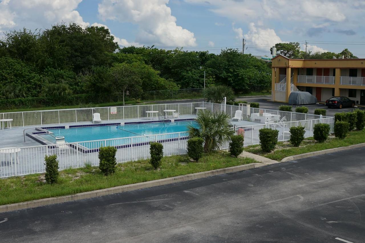 Executive Garden Titusville Hotel Buitenkant foto